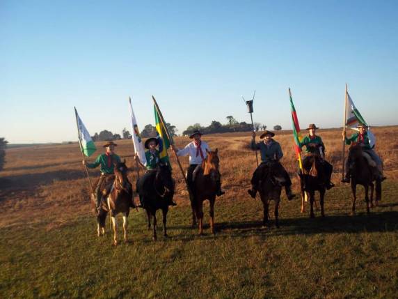 Mais de mil cavalarianos participaram  no sábado, dia 16 de agosto, da cerimônia 

de entrega da Chama Crioula que será levada para 30 Regiões Tradicionalistas do RS