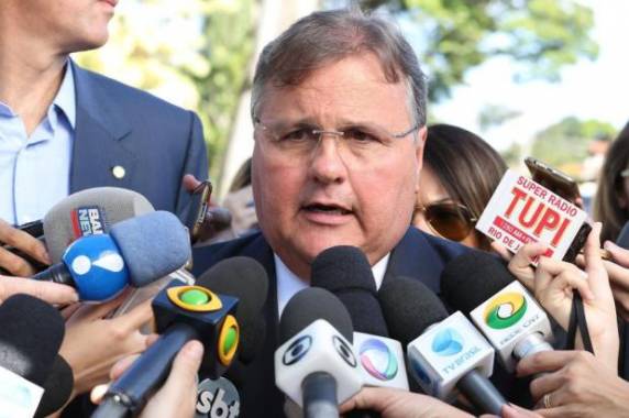Carta de demissão enviada ao presidente fala em "sofrimento familiar"