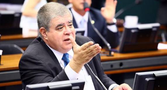 Recursos para 

a viagem saíram da cota para exercício da atividade parlamentar; deputado disse que irá devolver o dinheiro