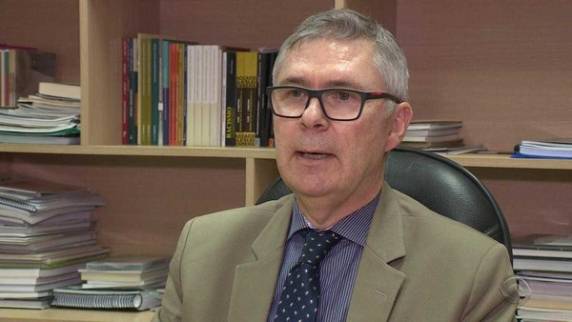 Sindicato diz que medida significaria 'o fim do ano letivo'. Greve vai completar um mês na próxima quinta-feira (5), ainda sem solução