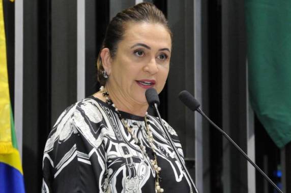 Senadora ainda afirmou que cúpula do partido "não reúne condições morais e 

virou o escárnio da nação"