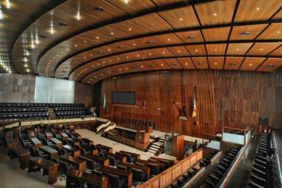 Ausências de aliados ao longo do ano passado são exemplos da dificuldade do Piratini em mobilizar o apoio de deputados. Em sessões consideradas 

importantes, como na votação do acordo com a União, faltas foram significativas