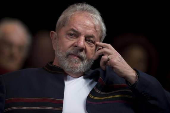 Carlos 

Eduardo Thompson Flores afirma que a matéria que consta no habeas corpus não tem de ser decidida em regime de plantão
