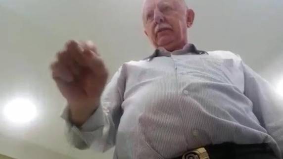 Câmara de Vereadores decidiu punir o prefeito Armando Carlos Roos (PP), afastado desde julho