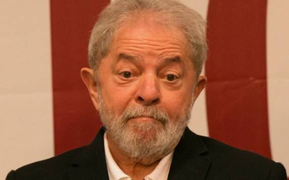 Ex-presidente foi considerado inelegível pelos ministros do tribunal em sessão plenária nesta sexta-feira (31), que 

terminou na madrugada de sábado (1º)