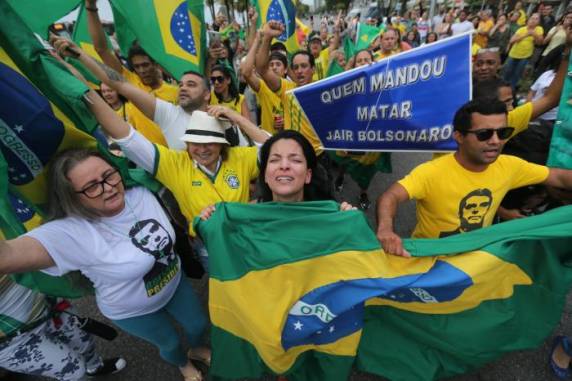Quase metade do eleitorado abraçou com fervor o candidato de um partido inexpressivo: 

Jair Bolsonaro (PSL)