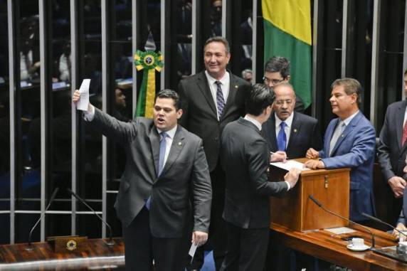 Com 42 votos, aliado de Onyx Lorenzoni desbancou Renan Calheiros
