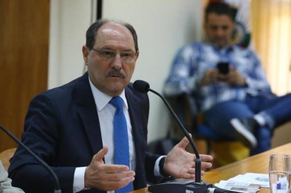 Ex-governador diz que "a manchete de capa e o enfoque editorial são claramente destrutivos" e que "não houve abordagem desse gênero com governos que agravaram a situação financeira"