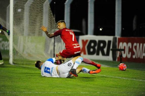 Nico López e Sarrafiore marcaram os gols da partida no segundo tempo