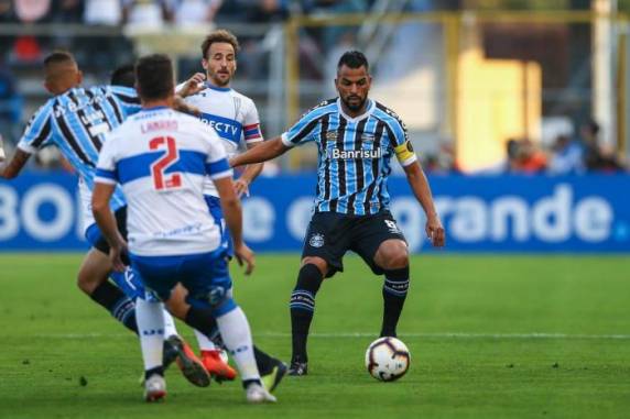 Sáez marcou o gol da vitória dos chilenos em Santiago