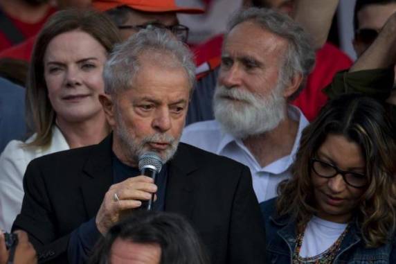 Hipótese de ex-presidente voltar para a cadeia depende de que a pena do caso do triplex do Guarujá seja mantida pelo STF. O petista está em liberdade desde o dia 8 de novembro