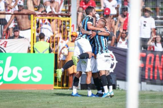 Tricolor superou o time pelotense, no Bento Freitas, com gol de David Braz
