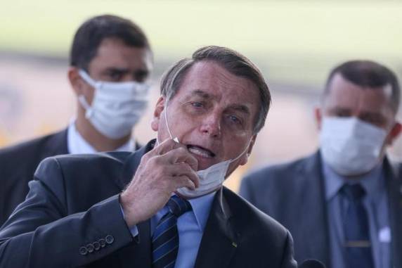 Nos laudos, presidente usou os nomes de Airton Guedes, Rafael Ferraz e "Lacen DF". Advocacia-Geral da União justificou que o governo adotou "medidas de segurança"