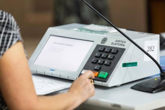 Pela lei eleitoral, quem concorre sem adversários precisa de apenas um voto para ser eleito
