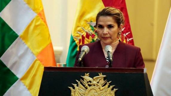 Na sexta-feira, o Ministério Público boliviano emitiu um mandado de prisão contra a ex-presidente e mais cinco ministros por apoio a um golpe de Estado contra Evo Morales
