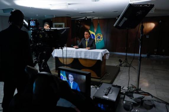 Em cadeia nacional de rádio e TV, presidente adotou tom moderado e disse que o governo tentou priorizar o combate ao vírus e ao desemprego