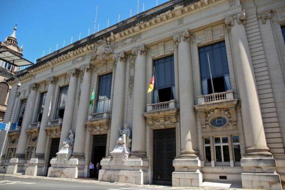 Proposta que dá maior autonomia a municípios está sendo debatida com deputados, prefeitos, setores econômicos e especialistas da área de saúde