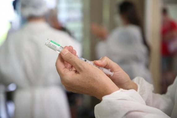 Parte dessa população deve tomar a segunda dose do imunizante de Oxford/AstraZeneca nos próximos dias