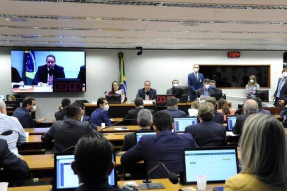 Texto segue para análise do plenário da Câmara dos Deputados