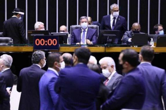 Projeto recebeu 229 votos favoráveis e 218 contrários. Para seguir para segundo turno, 308 deputados precisavam apoiar a proposta