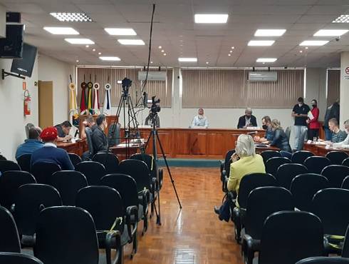 Apenas dois vereadores do PT votaram favoráveis a subvenção