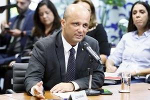 Edson Fachin já havia negado pedido feito por parlamentares por não poder revisar decisão de Alexandre de Moraes em habeas corpus