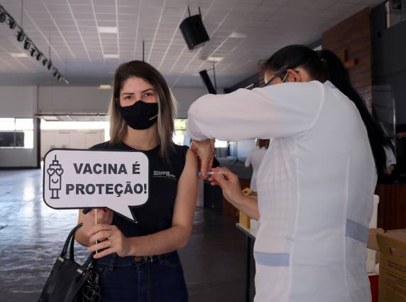 Também será realizada a aplicação da segunda dose para os vacinados nos dias 20 e 23 de agosto