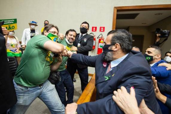Apresentação do documento em determinados espaços já é obrigatória em razão de determinação estadual
