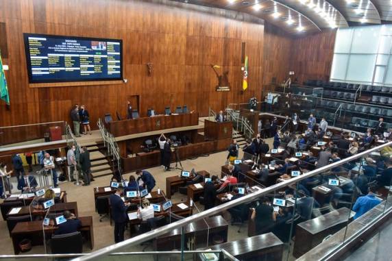 Considerado essencial para viabilizar a privatização da Corsan, projeto cria dois grandes blocos de municípios