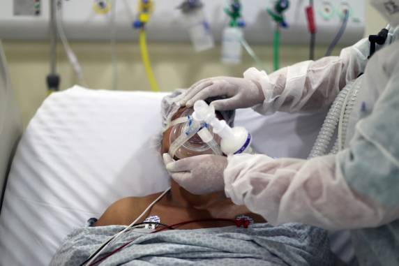 No Hospital de Clínicas de Porto Alegre, referência em casos graves, tempo para alta caiu de 33 dias para 11 dias, em média