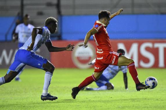Time colorado chegou a abrir dois gols de vantagem, mas viu o rival crescer na segunda etapa