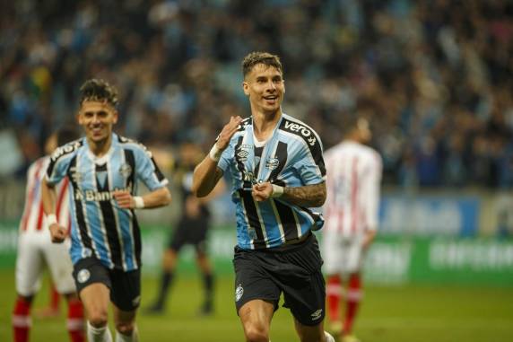 Gols do triunfo tricolor foram marcados por Ferreira, que voltou a ser titular, e Bruno Alves
