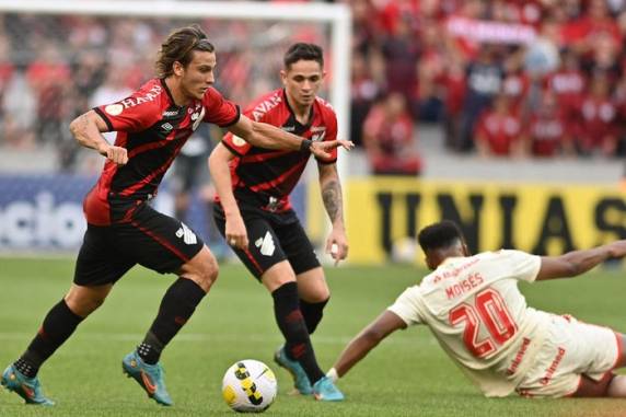 Partida terminou sem gols na Arena da Baixada, em Curitiba, na tarde deste sábado