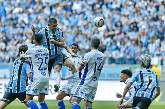 Frente a 51 mil torcedores, Tricolor ficou no 2 a 2 em casa e está em terceiro lugar na Série B
