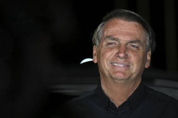 Partido quer manter o político ativo em Brasília para preservar o eleitor conservador de direita e o "legado" de 58 milhões de votos conquistados no segundo turno da eleição