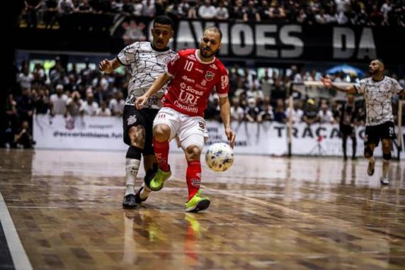 Jogo ocorreu neste domingo (6), em São Paulo. Time gaúcho terá de reverter em casa para ficar com o título