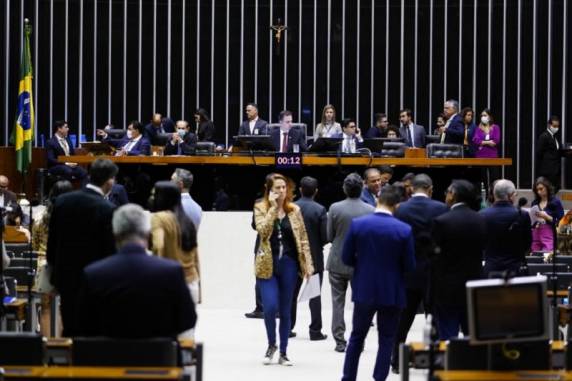 Matéria foi apreciada um dia depois da promulgação da PEC da Transição, que abriu espaço para essas e outras despesas com ampliação do teto de gastos; texto segue para sanção presidencial