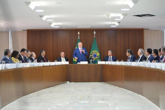 Presidente prometeu apoiar os titulares dos ministérios e disse esperar "muito trabalho" da equipe