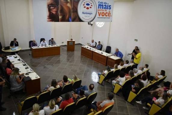 Camila Carolina de Oliveira (Republicanos) perdeu o cargo por quebra de decoro parlamentar nesta segunda-feira; ela afirma que é vítima de um golpe