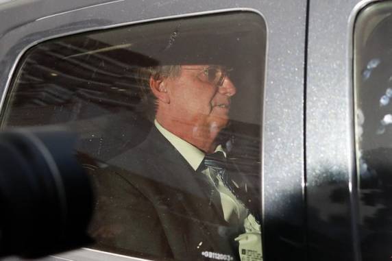 Em depoimento que durou cerca de três horas, na sede da Polícia Federal em Brasília, ex-presidente afirmou ainda estar "convicto" de que não praticou irregularidades