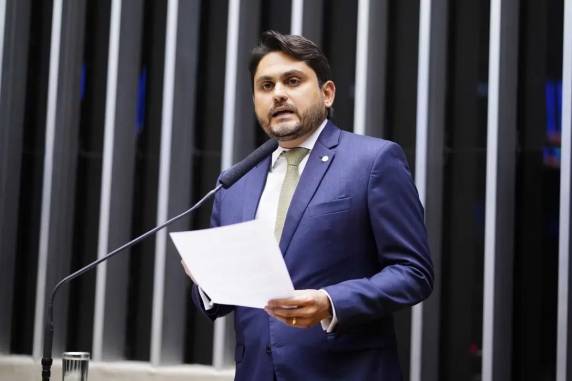Ele é investigado na Operação Benesse, que apura supostas fraudes e desvios de verbas da Companhia de Desenvolvimento dos Vales do São Francisco e do Parnaíba (Codevasf)