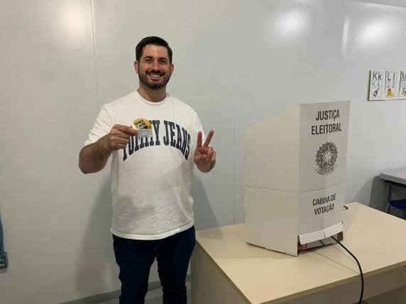 Eleição suplementar aconteceu neste domingo (3). O vice é Deco Batisti (PL) e o mandato da chapa vai até dezembro de 2024.