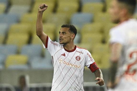 Quem vencer o jogo de volta, quarta-feira da semana que vem (4), avança para a final