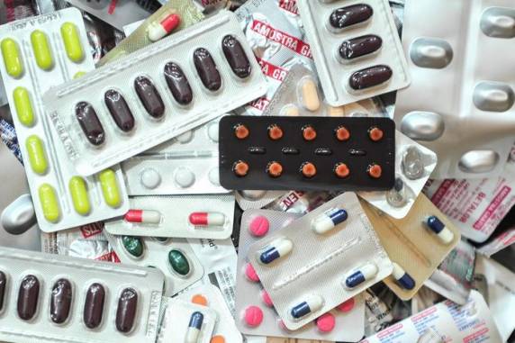 Aumento é determinado por meio de um cálculo da Câmara de Regulação do Mercado de Medicamentos (CMED)
