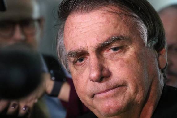 Ministro do STF considerou que uma possível viagem internacional do ex-presidente representaria um "perigo para o desenvolvimento das investigações criminais"