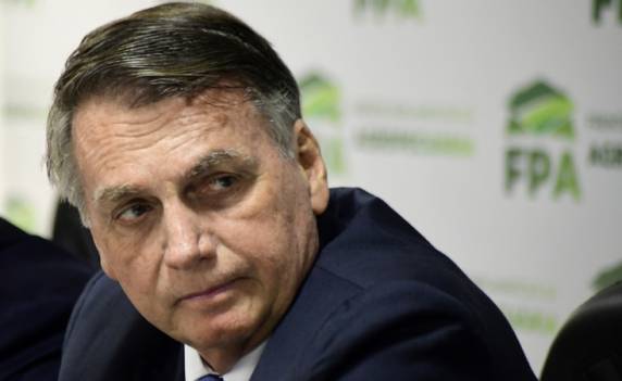 Investigação apurou funcionamento de esquema para desviar e vender presentes de autoridades estrangeiras. Caberá agora à Procuradoria-Geral da República decidir se oferece denúncia ou pede o arquivamento. O ex-presidente sempre negou as irregularidades