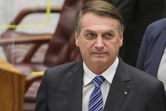 Ex-presidente busca reaver o documento para comparecer à posse do presidente eleito dos Estados Unidos, Donald Trump, no dia 20