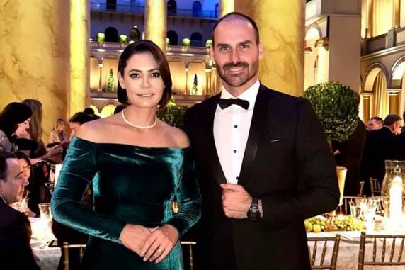 Em depoimento, ex-ajudante de ordens de Jair Bolsonaro teria afirmado que mulher e filho do ex-presidente defendiam uso de "braço armado" para não reconhecer o resultado das eleições