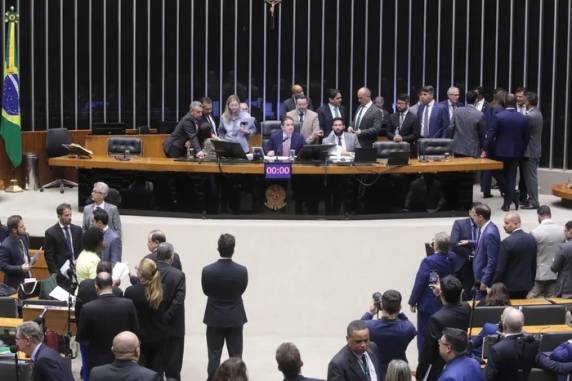 Proposta prevê criação de 18 novas cadeiras na Casa. Estimativa é que impacto chegue a R$ 64,6 milhões anuais