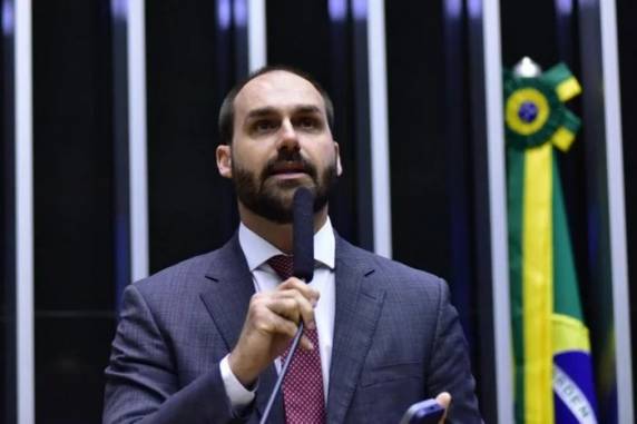Procuradoria-Geral da República aponta atuação do parlamentar licenciado, que está nos Estados Unidos, contra autoridades brasileiras